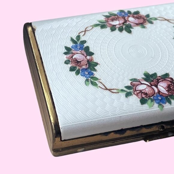 💚 SOLD 💚 𝐋𝐢𝐭𝐭𝐥𝐞 𝐑𝐨𝐬𝐞 𝐄𝐧𝐚𝐦𝐞𝐥 𝐂𝐢𝐠𝐚𝐫𝐞𝐭𝐭𝐞 𝐂𝐚𝐬𝐞 🚬🌹 - Picture 3 of 4